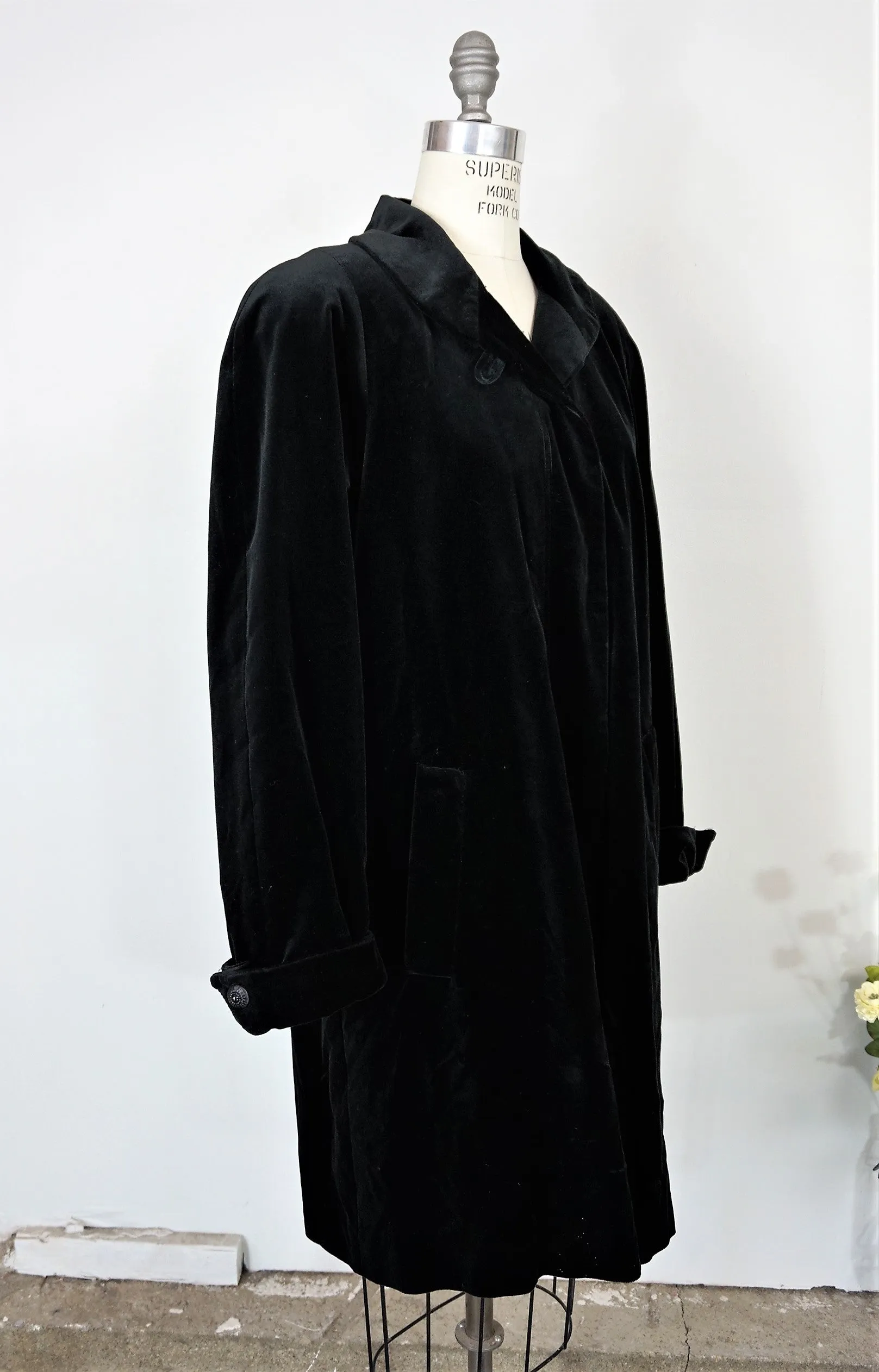 Vintage 1980s Black Velvet Opera Jacket